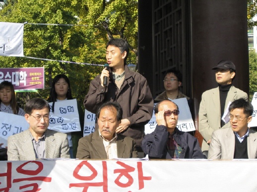 '민주세종공투위'발족 기자회견에서 연대사를 하는 성원식 '임시이사파견대책위' 사무국장 